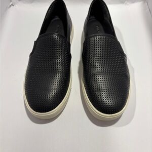 Women’s size 7 Vince black slippers